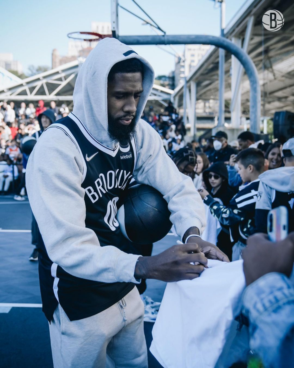 爱游戏APP-皇家马德里训练开放日，集结日单刀错失引欢呼，NBA常规赛在即，控场能力受关注的简单介绍